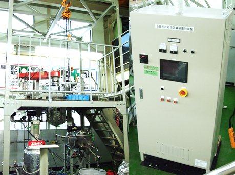 AKICO製 56L 水熱合成反応槽。タッチパネルによる全自動制御