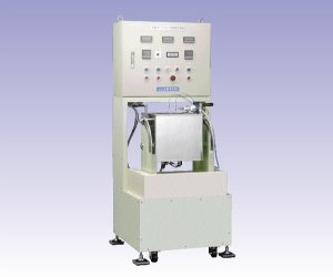 AKICO製 振盪式リアクター加熱撹拌装置 SAH-R4-500。制御盤一体型のキャスター架台