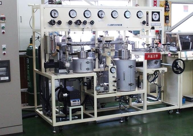 AKICO supercritical fluid test system with high-pressure unit and control panel